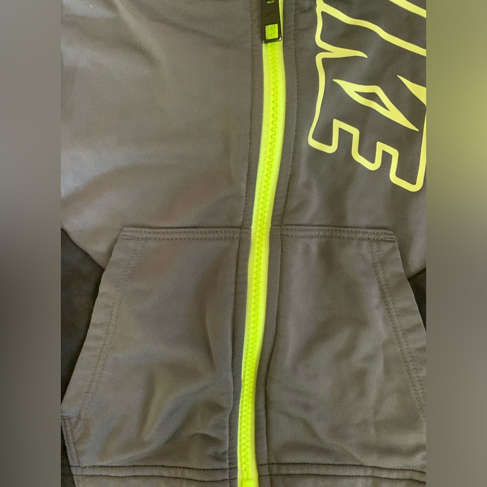 Nike lightweight tricot jacket , size 4-5 yr - Picture 6 of 6